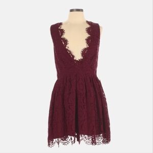 Tobi Cabernet Lace Deep V Dress Size Large